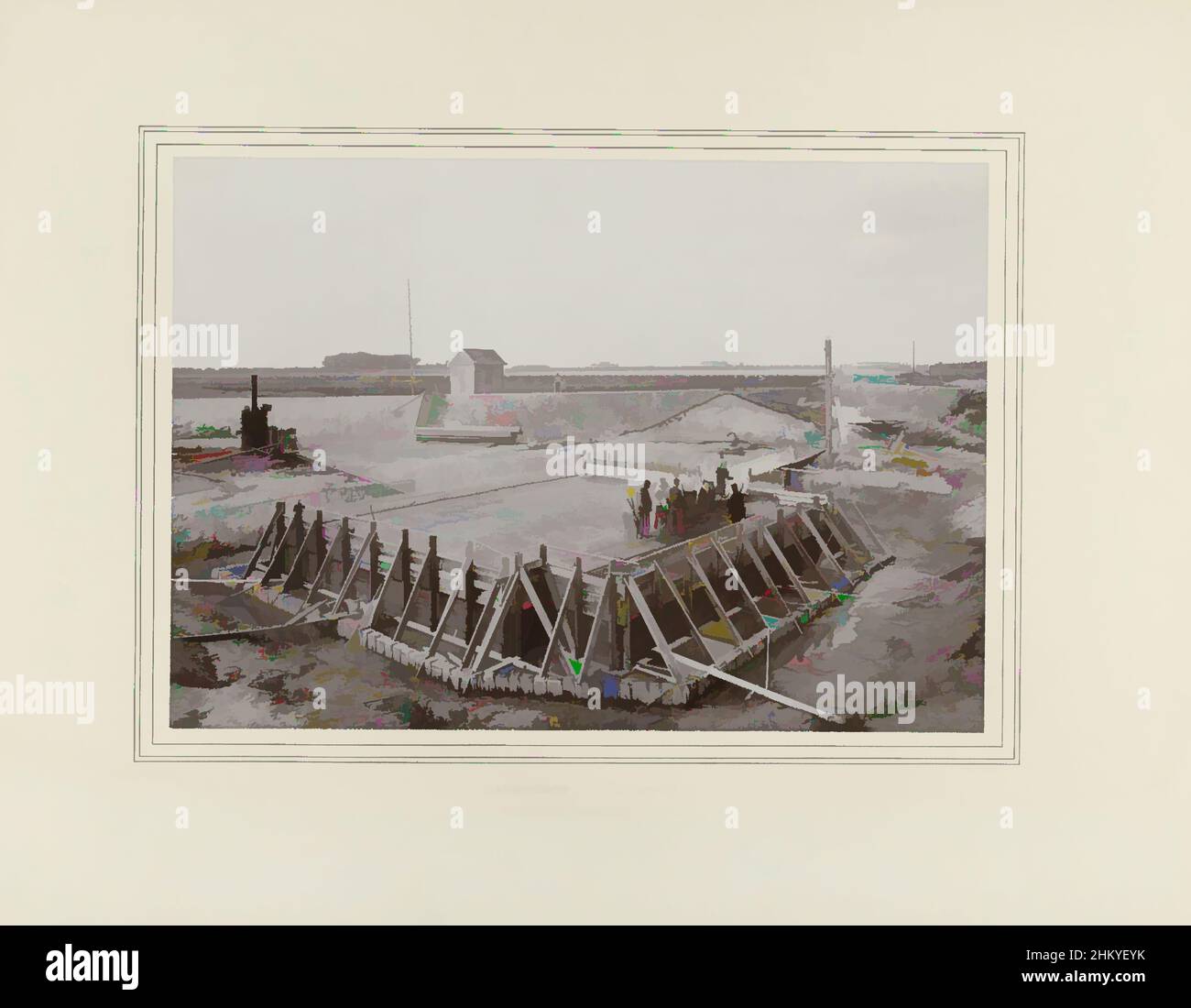 Kunst inspiriert von der im Bau befindlichen Brücke über die alte Maas am linken Ufer bei Spijkenisse, Brücke über die alte Maas bei Spijkenisse (Serientitel), Arnaud Pistoor & Zoon, Den Bosch, Aug-1900, Karton, fotografische Unterstützung, Höhe 293 mm × Breite 419 mm, Classic Works modernisiert von Artotop mit einem Schuss Modernität. Formen, Farbe und Wert, auffällige visuelle Wirkung auf Kunst. Emotionen durch Freiheit von Kunstwerken auf zeitgemäße Weise. Eine zeitlose Botschaft, die eine wild kreative neue Richtung verfolgt. Künstler, die sich dem digitalen Medium zuwenden und die Artotop NFT erschaffen Stockfoto