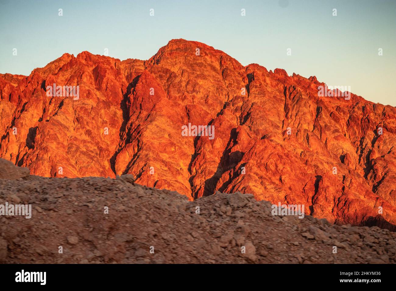 Blick auf die roten Wüstenberge in Negev, Eilat, Israel Stockfoto