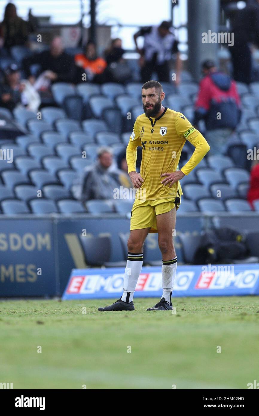 6th. Februar 2022 ; Campbelltown Sports Stadium, Leumeah, New South Wales, Australien; A-League-Fußball Wellington Phoenix gegen MacArthur FC; Tomislav Uskok von MacArthur FC sieht am Ende des Spiels niedergeschlagen aus, da sein Team eine Heimniederlage von 3-1 erleidet Stockfoto