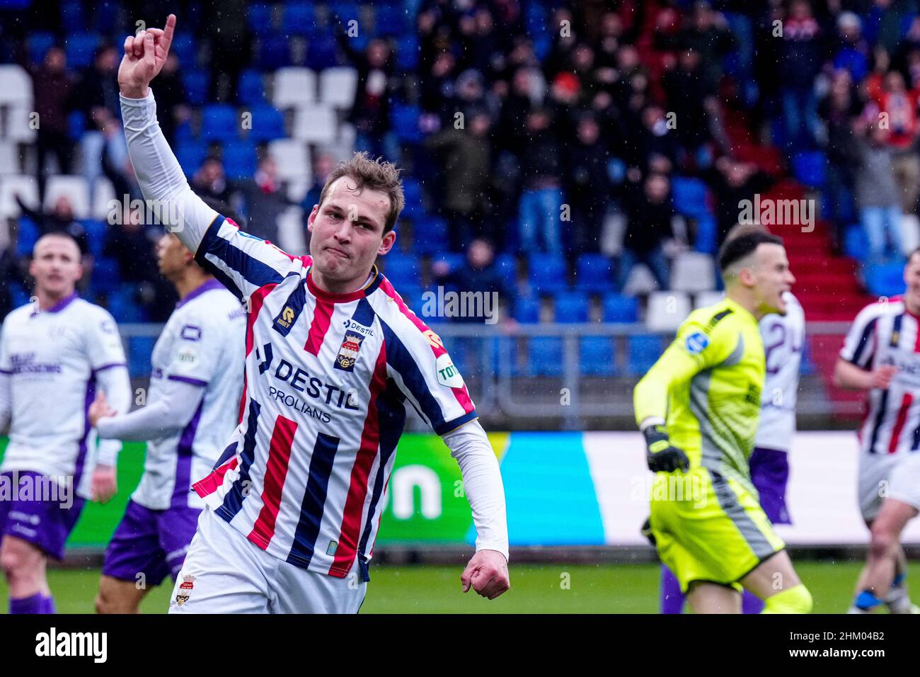 Tilburg Niederlande 6 Februar Thijs Oosting Von Willem Ii Feiert Das Zweite Tor Seiner Seite Wahrend Des Niederlandischen Eredivisie Spiels Zwischen Willem Ii Und Rkc Waalwijk Am 6 Februar 2022 Im Koning