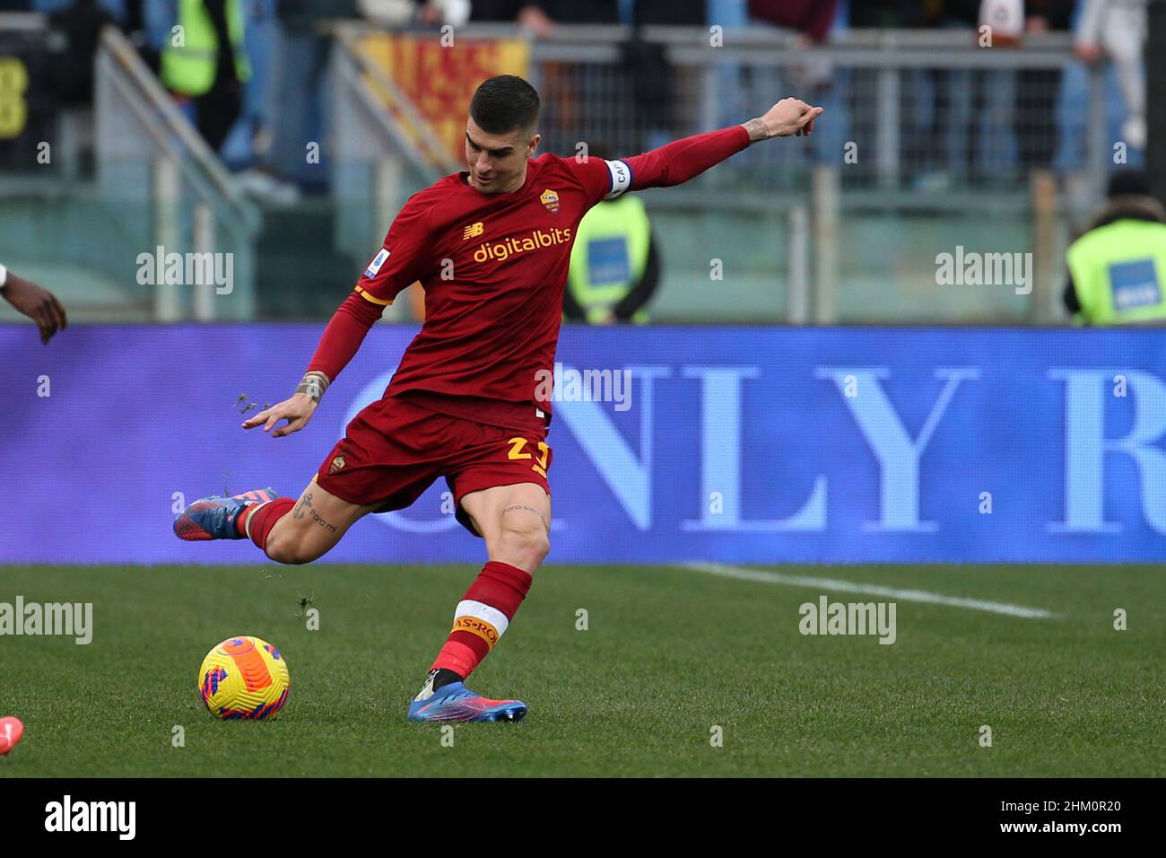 Gianluca Mancini (Roma) in Aktion während der Serie A Spiel zwischen AS Roma und Genua Cricket und Football Club im Stadio Olimpico am 5. Februar 2022 in Rom, Italien. (Foto von Giuseppe Fama/Pacific Press/Sipa USA) Stockfoto