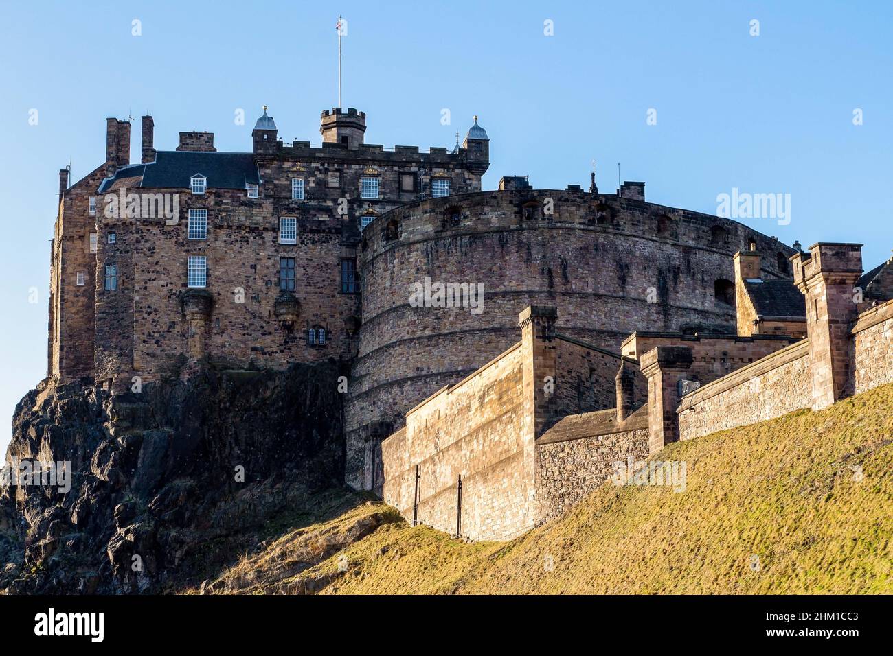 Edinburgh Castle von der Johnston Terrace in Edinburgh, Schottland, Großbritannien Stockfoto