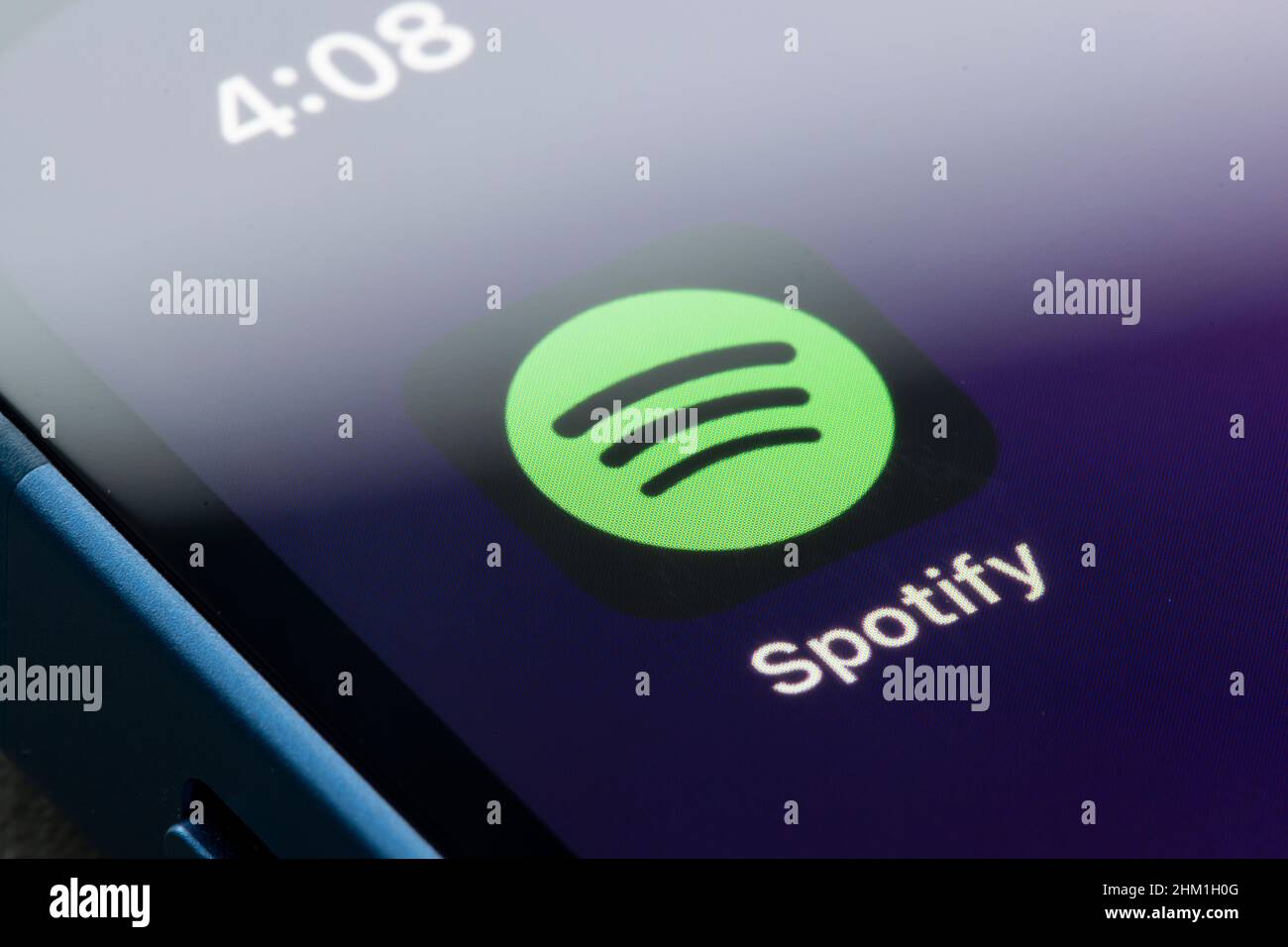 Das Symbol der Spotify App wird auf dem Bildschirm eines iPhone angezeigt. Stockfoto