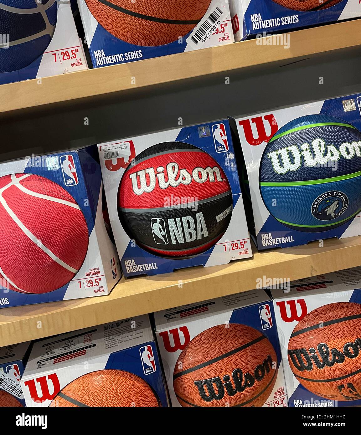 NBA-Flagship-Store für die professionellen Basketballteams Markenartikel, New York City, USA Stockfoto