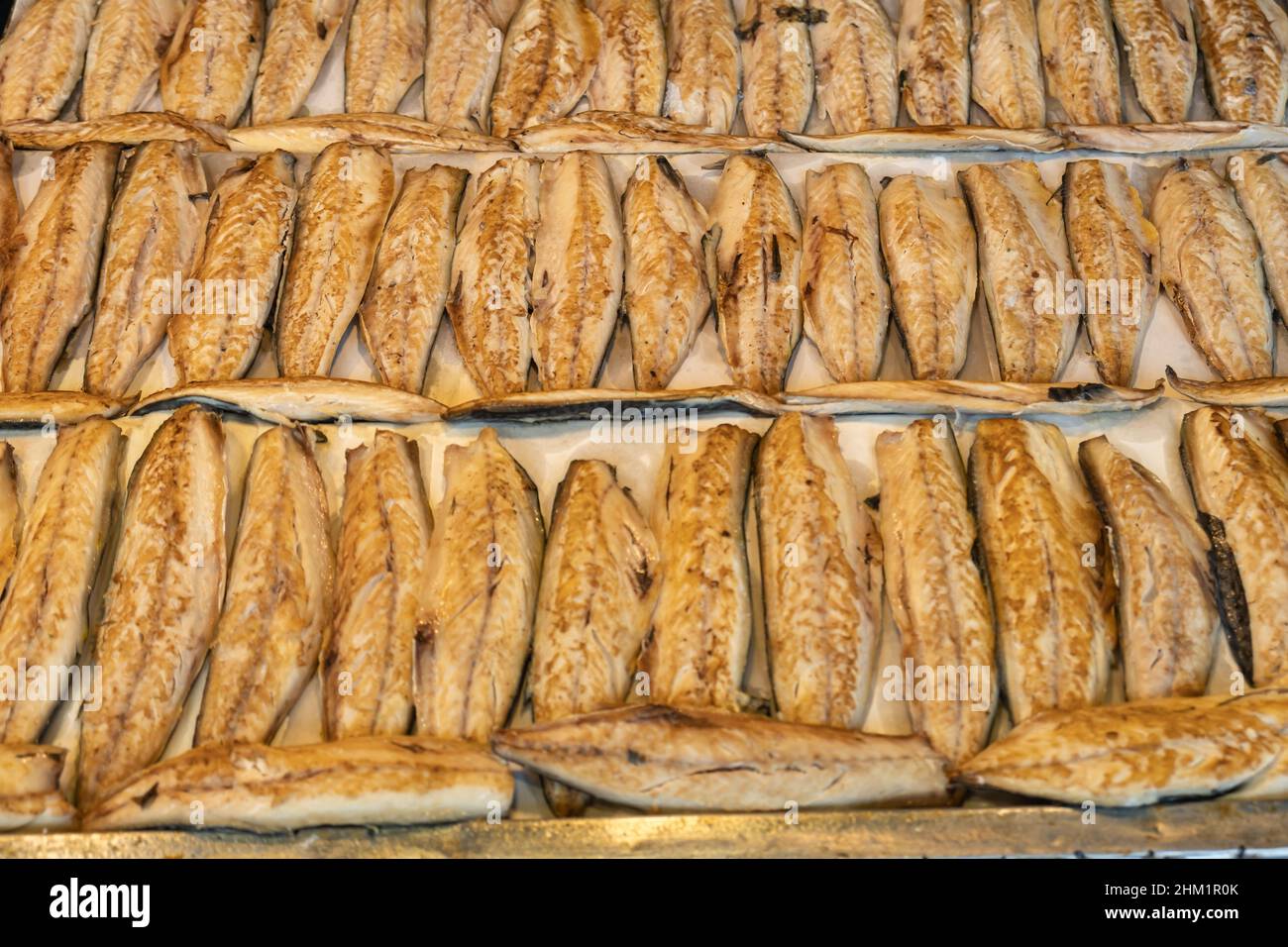 Gekochter Makrelenfisch. Makrelenfisch, zubereitet für Fischbrot, Sandwiches. Leckeres und gesundes Essen. Stockfoto