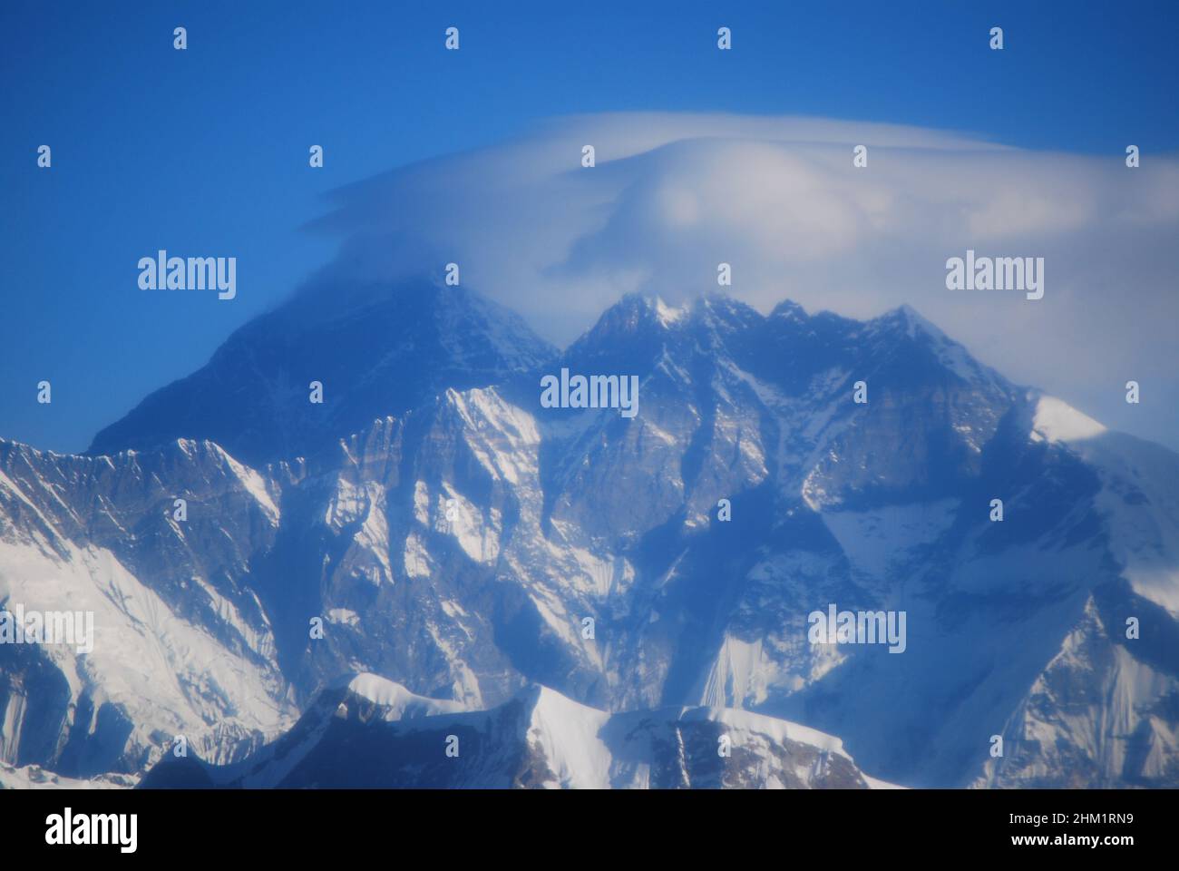 Der Mount Everest ist der höchste Berg der Erde über dem Meeresspiegel und liegt im Mahalangur ...