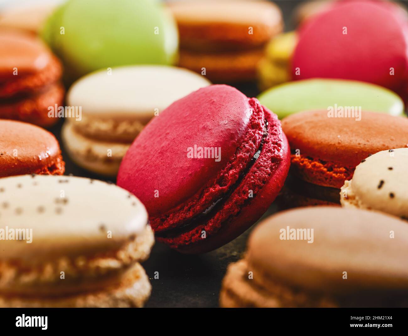 Bunte Makronen. Süße französische Macarons, Ferienzeitkonzept Stockfoto