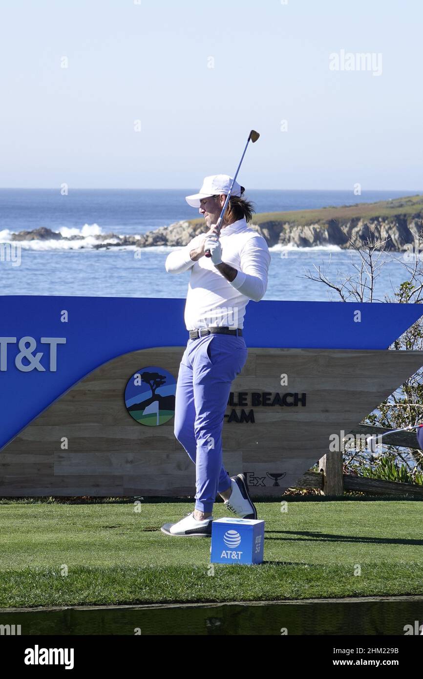 Pebble Beach, USA. 06th. Februar 2022. Jake Owen auf dem 5th Abschlag während der Finalrunde des AT&T Pro-am PGA Tour Golfereignisses in Pebble Beach Links, Monterey Peninsula, California, USA Credit: Motofoto/Alamy Live News Stockfoto