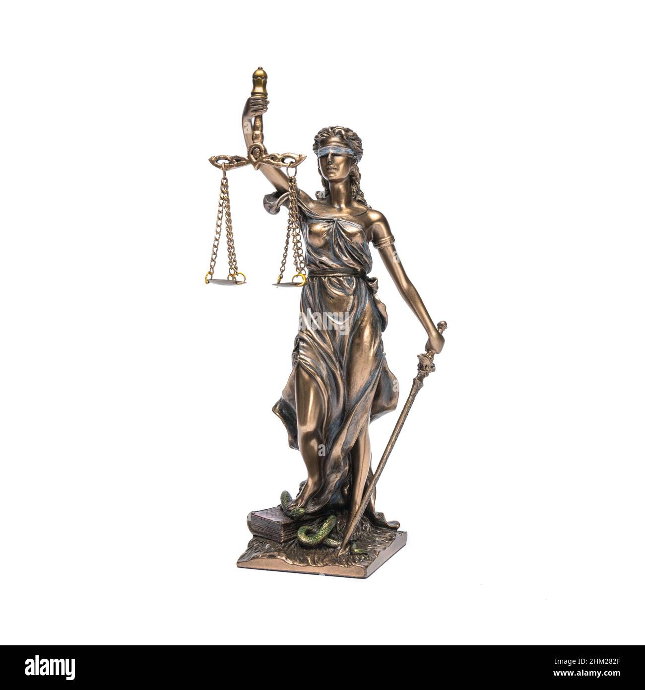 Die Statue der Gerechtigkeit - Lady Justice oder Iustitia isoliert auf weißem Hintergrund Stockfoto