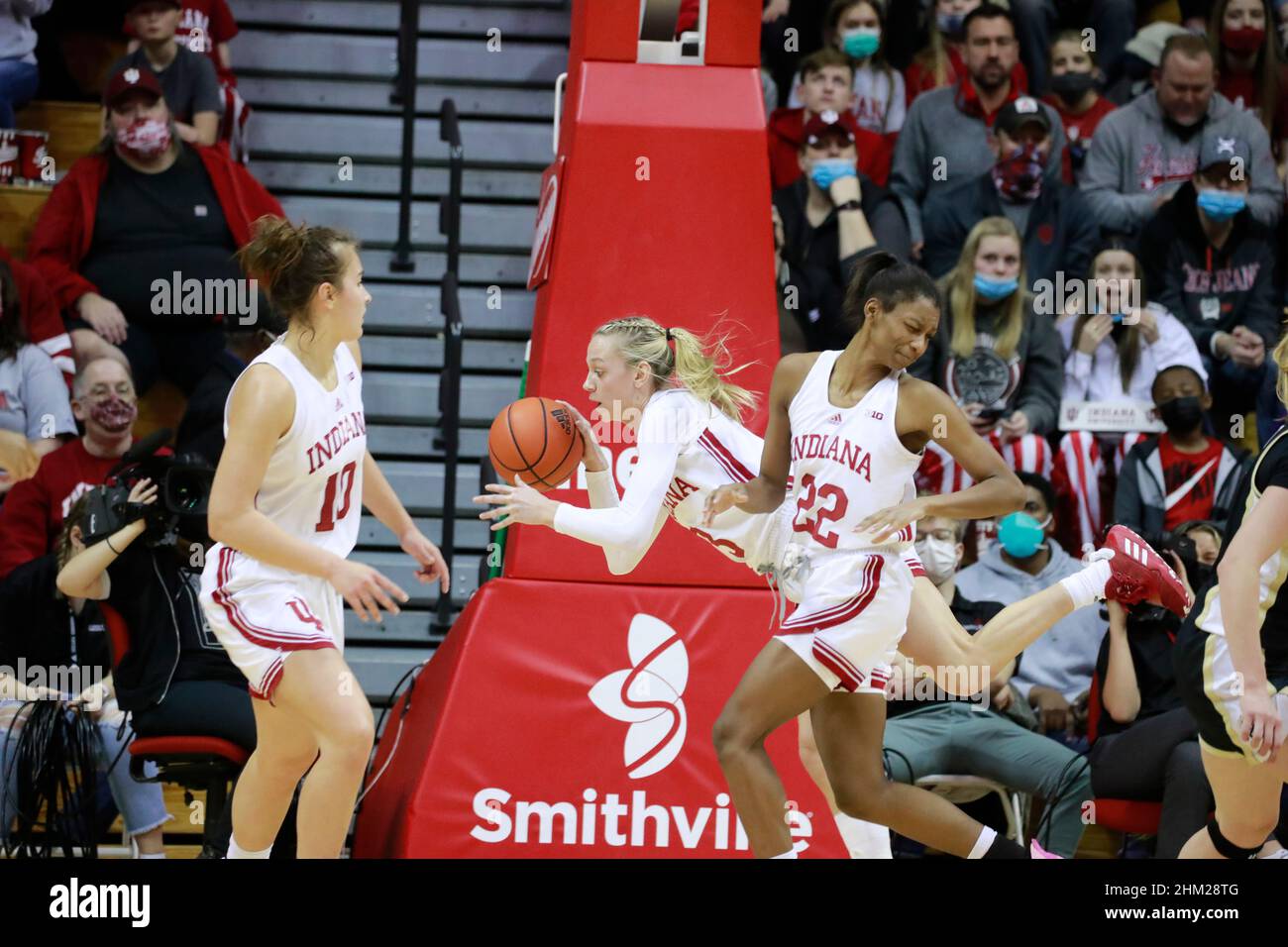 Bloomington, Usa. 06th. Februar 2022. Die Indiana Hoosiers-Wache Grace Wagoner (3) prallt während des Basketballspiels der Frauen der National Collegiate Athletic Association (NCAA) in Bloomington gegen Purdue ab. Die Indiana University Hoosiers schlug Purdue 64-57. (Foto von Jeremy Hogan/SOPA Images/Sipa USA) Quelle: SIPA USA/Alamy Live News Stockfoto