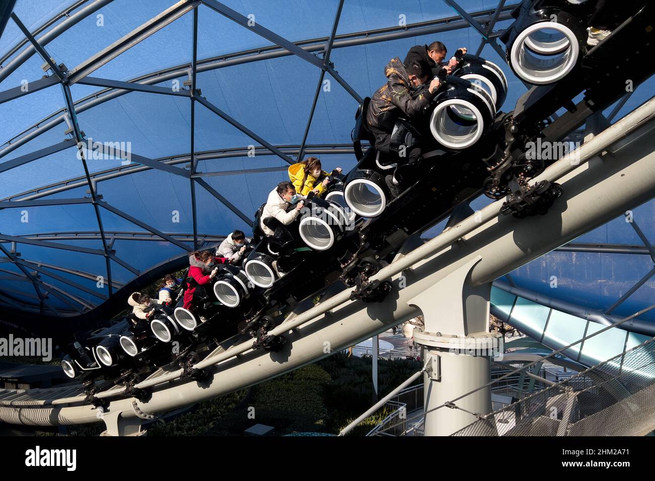 SHANGHAI, CHINA - 4. FEBRUAR 2022 - Ein Blick auf Disneyland während der Neujahrsfeiertage 2022 in Shanghai, China, 4. Februar 2022. Stockfoto