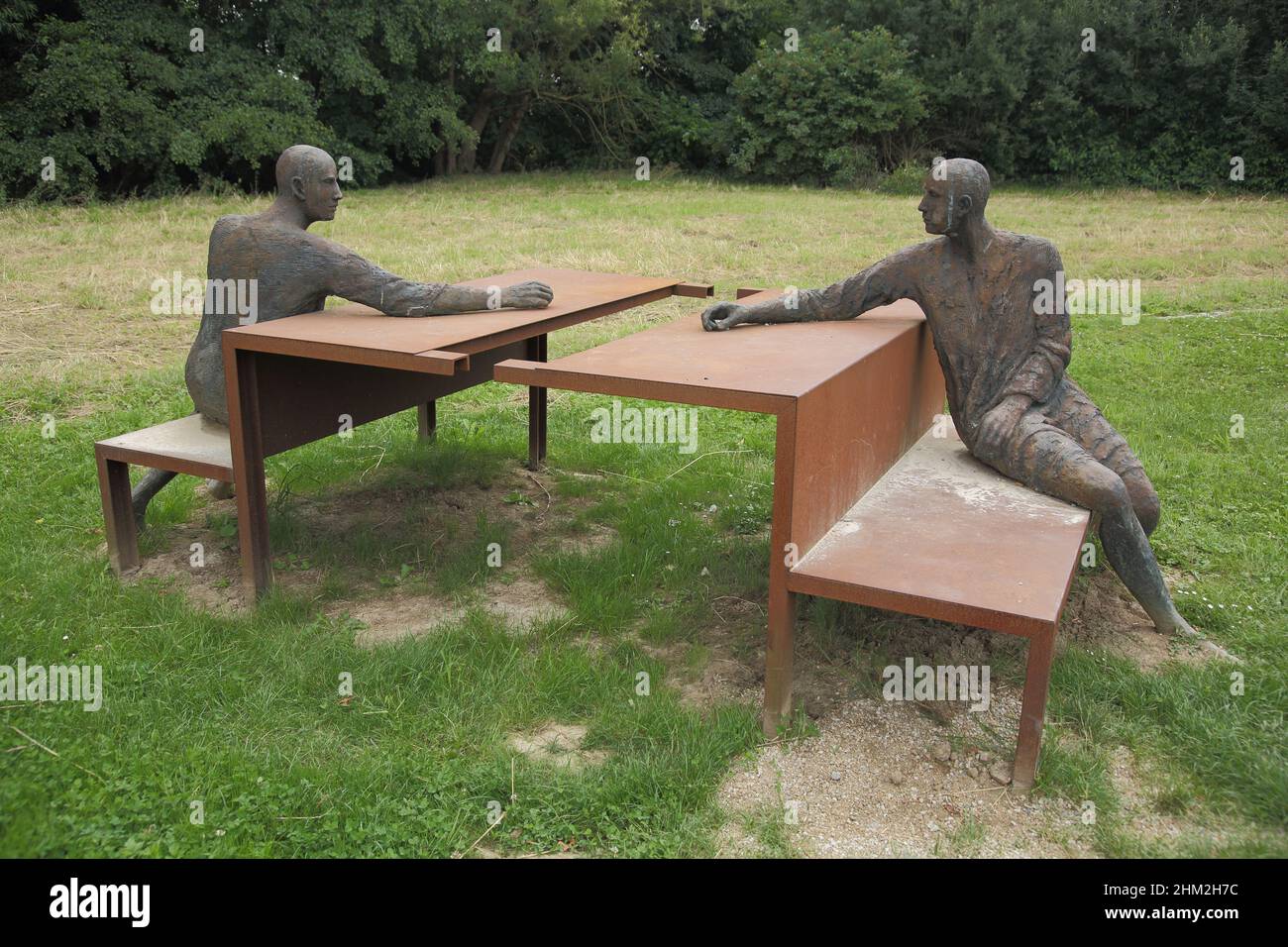 Kunstwerk ohne Titel (Installation #56) - Hanneke Beaumont - 2013 im Skulpturenpark in Eschborn, Hessen, Deutschland Stockfoto