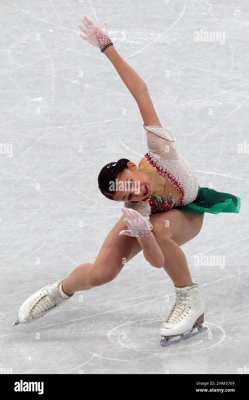 PEKING, CHINA - 6. FEBRUAR 2022 - die Eiskunstläuferin Anastasiia Shabotova vom Team Ukraine spielt zum Shchedryk-Lied des ukrainischen Komponisten Mykola Leo Stockfoto