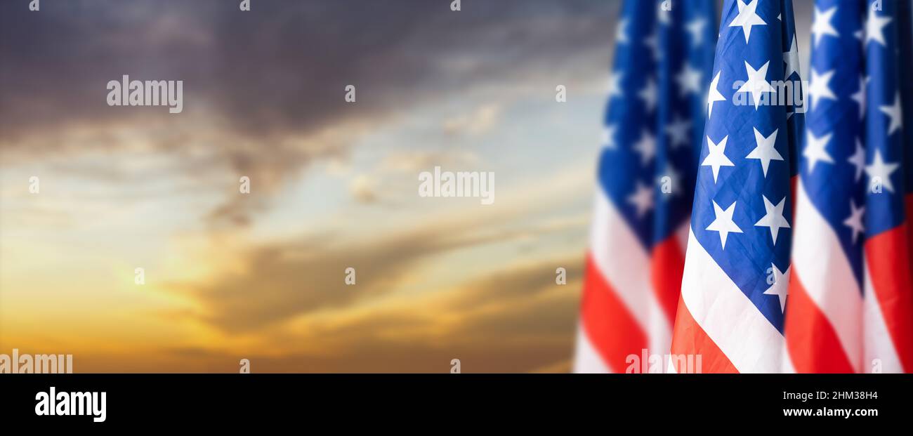 Flagge amerikas bei Sonnenaufgang Hintergrund Stockfoto