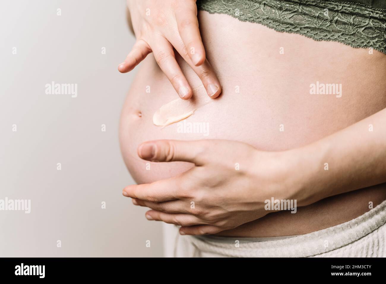 Blubbern Im Bauch Ende Schwangerschaft www.alamy.de