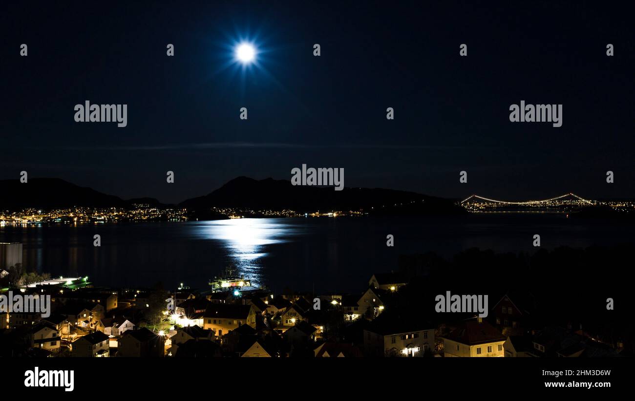 Nordsee bei Nacht. Bergen Norwegen. Reisefotografie Stockfoto