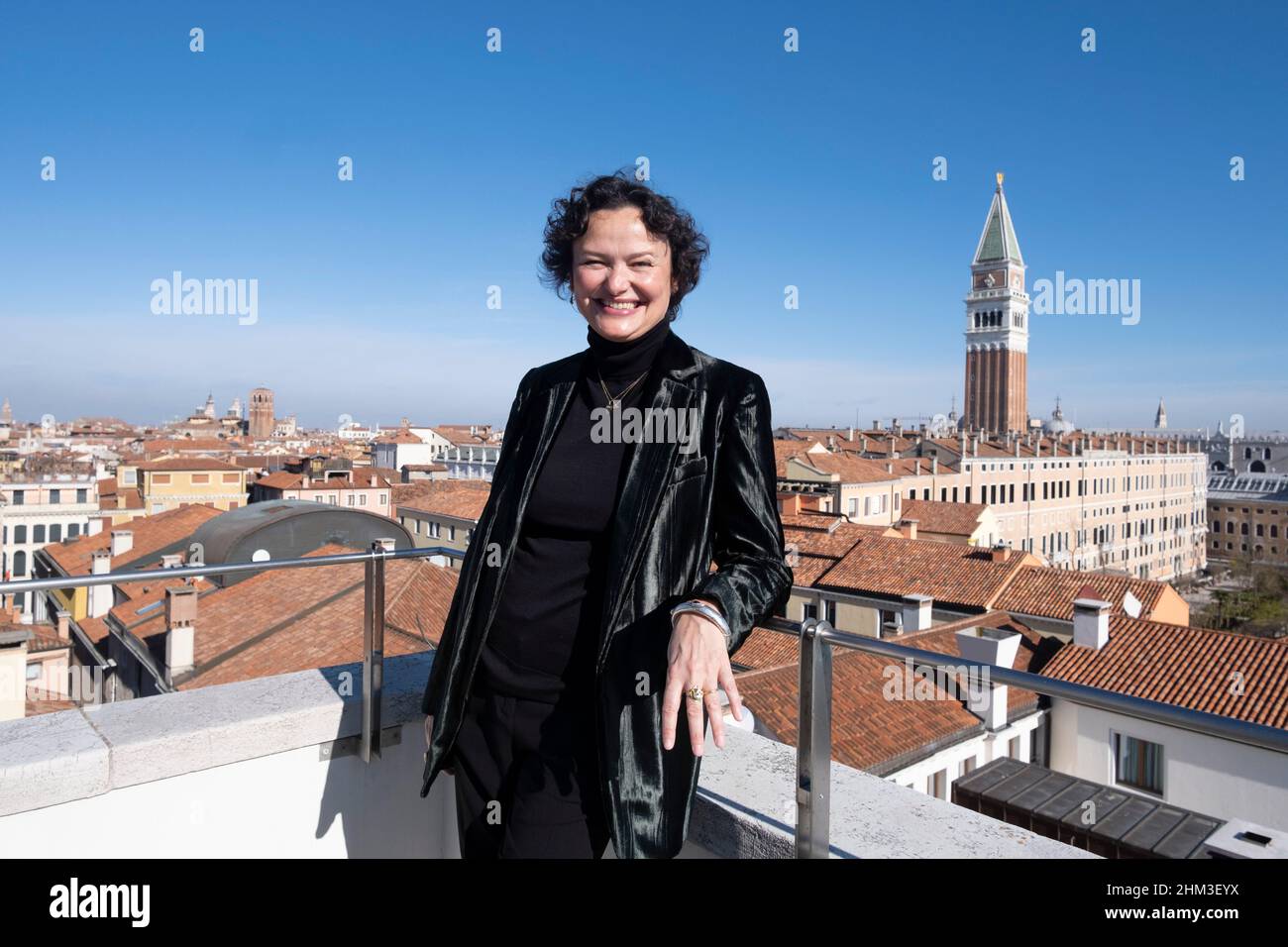 Die Kuratorin Cecilia Alemani nimmt an der Präsentation der Internationalen Kunstausstellung 59. Teil Stockfoto
