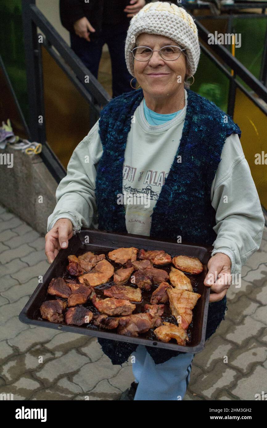 Traditionelle Schlachtung von Schweinen im ländlichen Ungarn Stockfoto