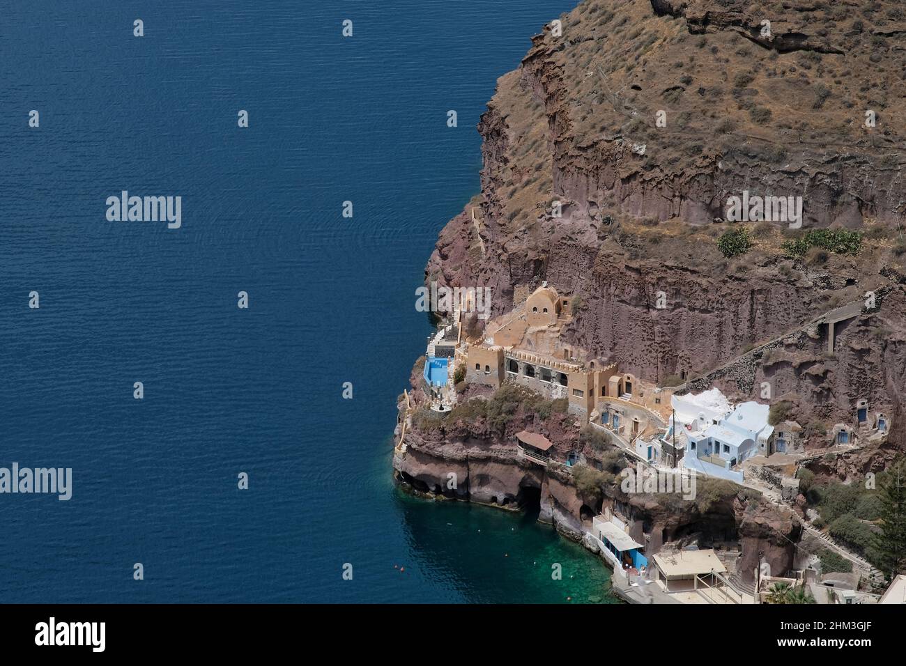 Luftaufnahme des alten Hafens Gialos, in Fira Santorini Griechenland Stockfoto