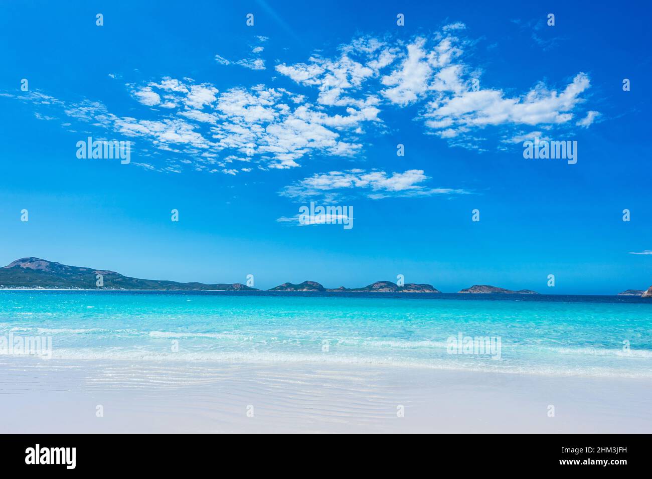 Panoramablick auf weißen Sand und türkisfarbenes Wasser am berühmten Hellfire Bay Beach, Cape Le Grand, in der Nähe von Esperance, Western Australia, WA, Australi Stockfoto