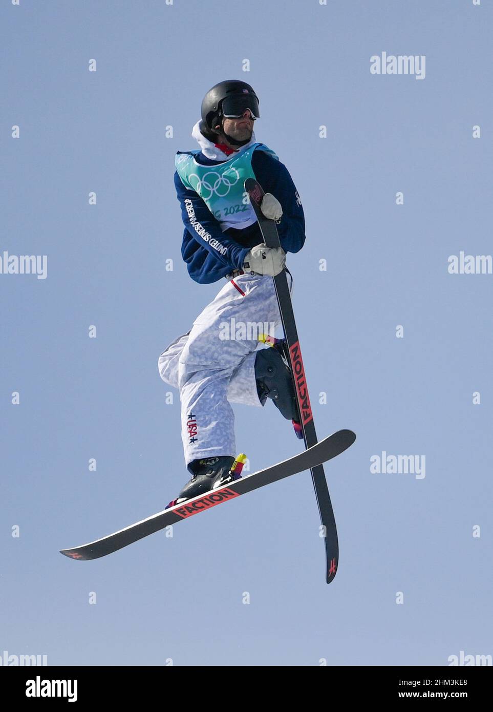 Peking, China. 7th. Februar 2022. Alexander Hall aus den Vereinigten Staaten tritt bei der Qualifikation der Männer für die freie Luft in der Big Air Shougang in Peking, der Hauptstadt Chinas, am 7. Februar 2022 an. Kredit: Xue Yuge/Xinhua/Alamy Live Nachrichten Stockfoto