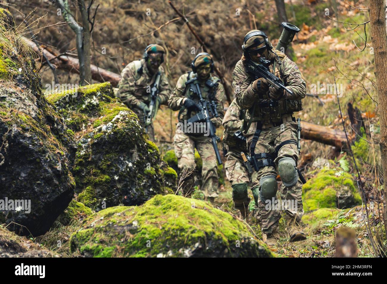 Sneaky Guerilla Kriegsführung spezielle Aufgabe Regiment im Dschungel . Hochwertige Fotos Stockfoto