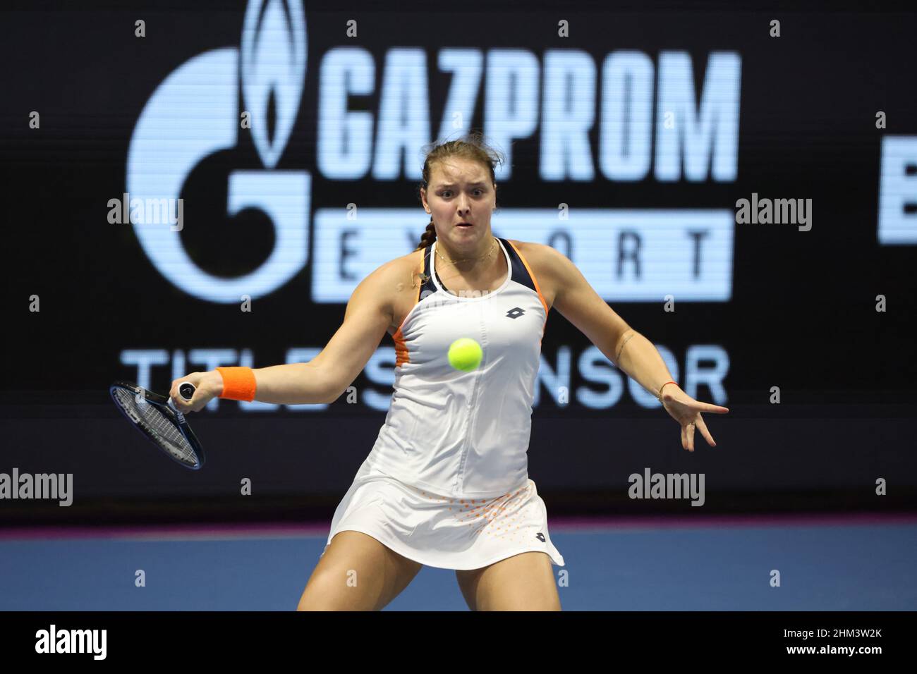 St. Peterburg, Russland. 07th. Februar 2022. Jule Niemeier aus Deutschland in Aktion während der St. Petersburg Ladies Trophy 2022 Tennisturnier gegen Erika Andreeva aus Russland.Endstand; Erika Andreeva 1:2 Jule Niemeier. (Foto von Maksim Konstantinov/SOPA Images/Sipa USA) Quelle: SIPA USA/Alamy Live News Stockfoto