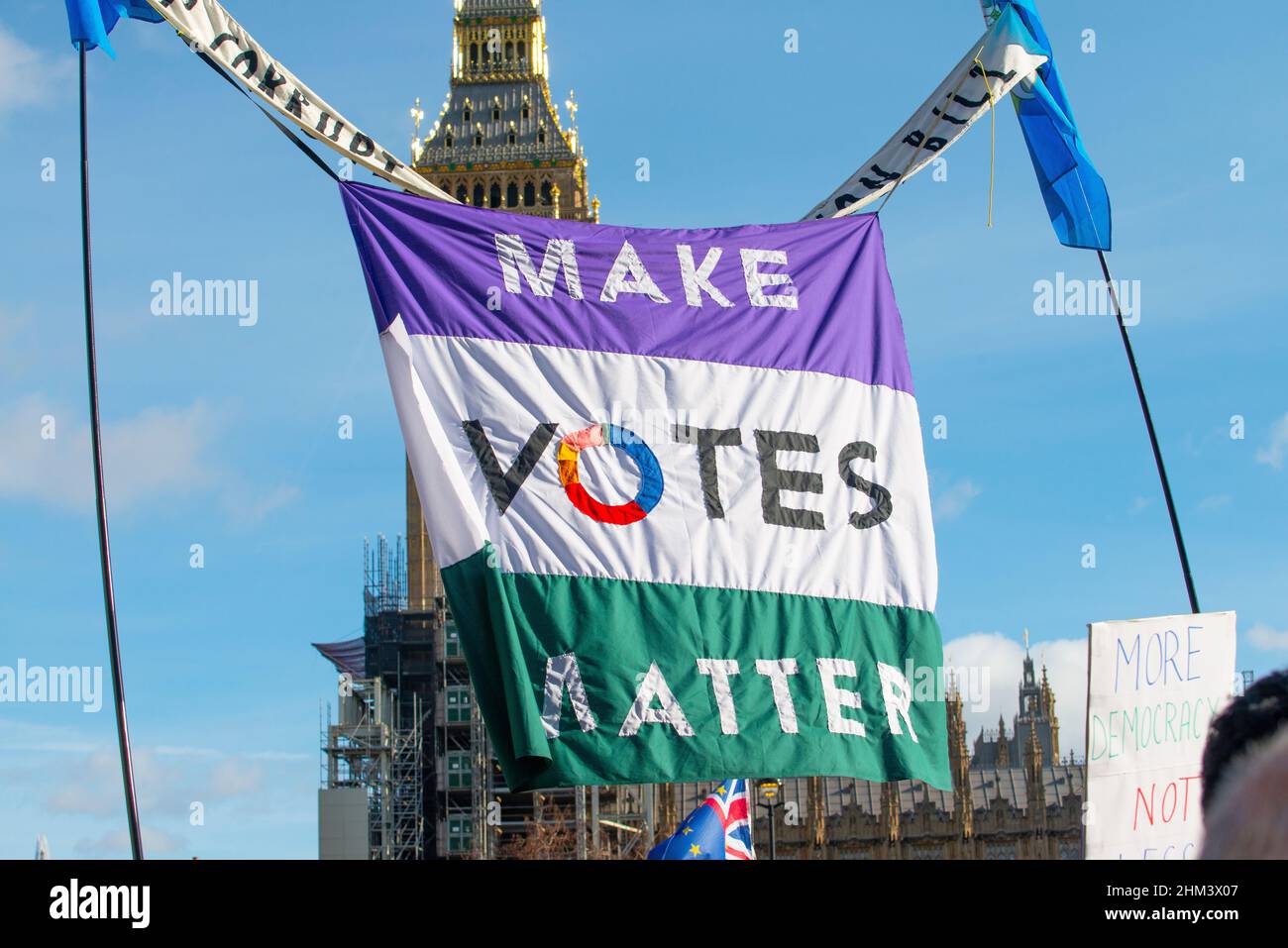 London, Großbritannien, 5th. Februar 2022. Wahlkampfschild bei der Make Votes Matter-Kundgebung, die gegen das Gesetz zur Neuwahl der Tory-Regierung protestiert. Die Make Votes Matter-Bewegung will eine proportionale Vertretung im Unterhaus in Westminster einführen. Stockfoto