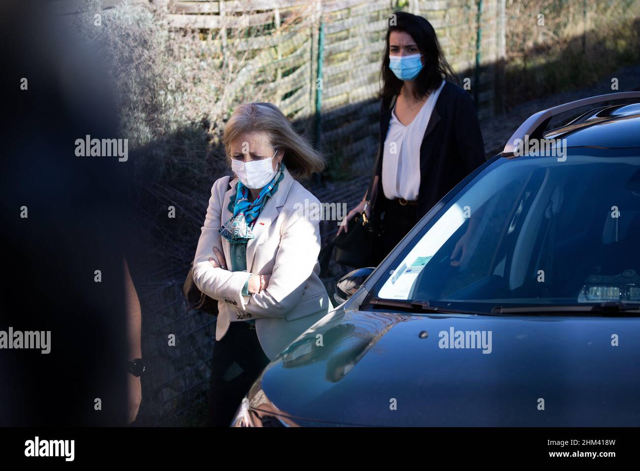 Vexin-sur Epte, Paris, Frankreich. 7th. Februar 2022. Der französische Staatsanwalt von Evreux Dominique Puechmaille spricht vor der Presse der Gendarmerie von Vexin-sur Epte, nördlich von Paris, um bekannt zu geben, dass Levallois, der ehemalige Bürgermeister Patrick Balkany, am 7. Februar 2022 in Fleury-Merogis inhaftiert wird. Foto von Raphael Lafargue/ABACAPRESS.COM Quelle: Abaca Press/Alamy Live News Stockfoto