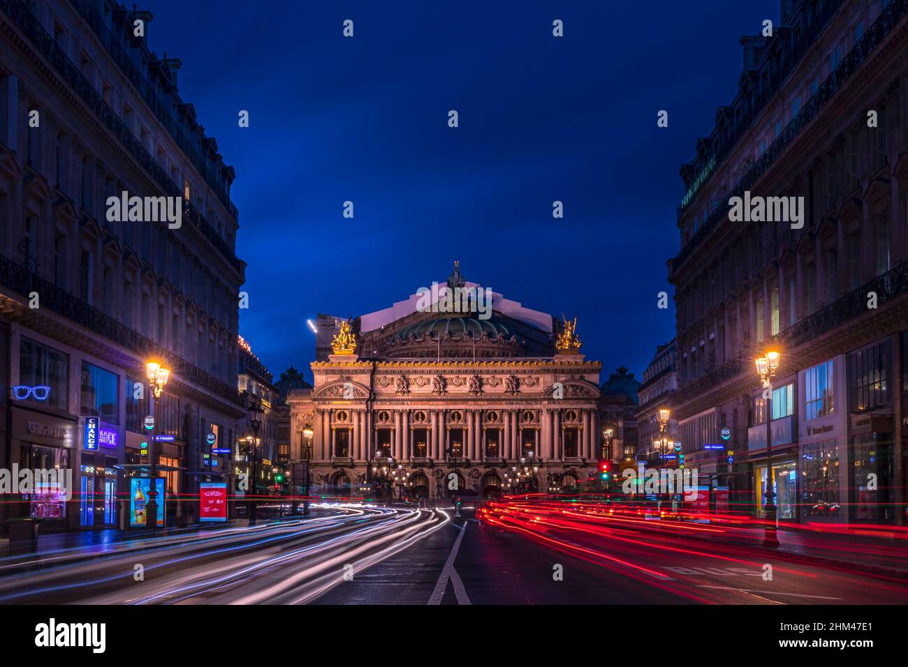 Paris, Frankreich - 9. Januar 2022: Wundervolle Opéra Garnier in Paris. Es ist ein Nationaltheater mit der Berufung, eine Akademie der Musik, choreograp Stockfoto