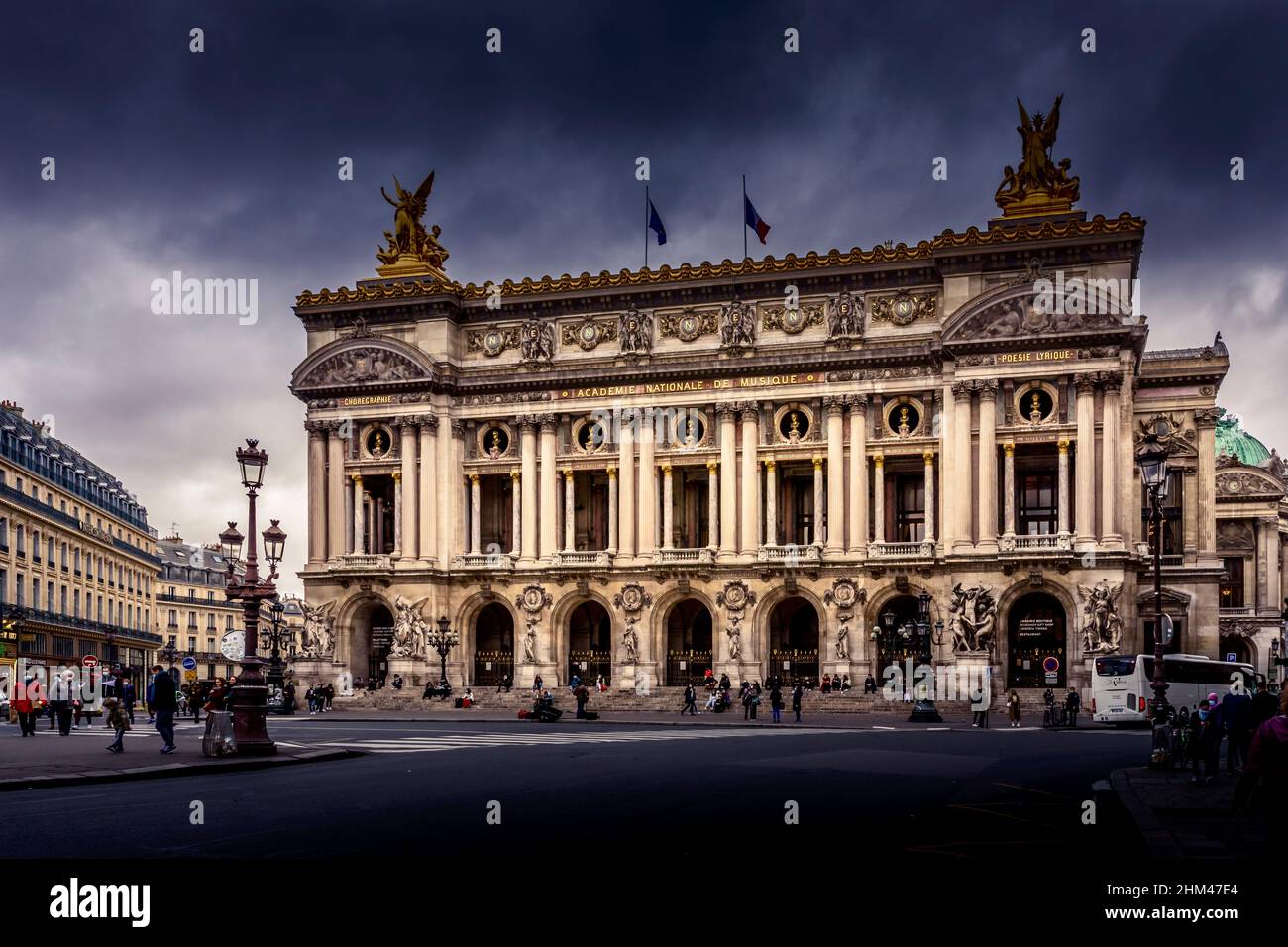 Paris, Frankreich - 25. Oktober 2020: Wundervolle Opéra Garnier in Paris. Es ist ein Nationaltheater mit der Berufung, eine Akademie der Musik zu sein, choreogra Stockfoto
