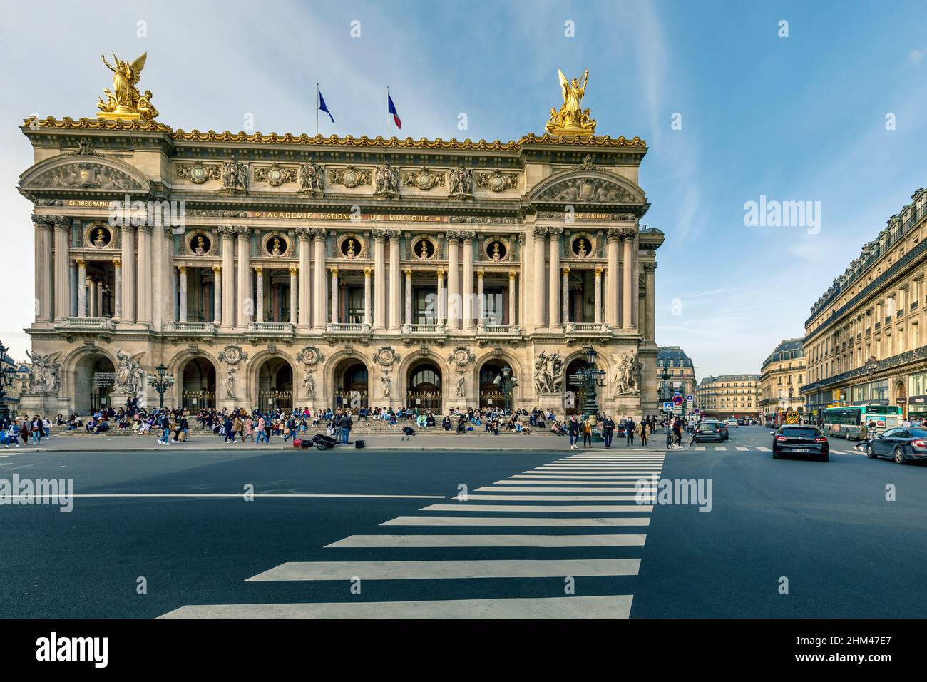 Paris, Frankreich - 25. Februar 2021: Wundervolle Opéra Garnier in Paris. Es ist ein Nationaltheater mit der Berufung, eine Akademie der Musik zu sein, choreogr Stockfoto