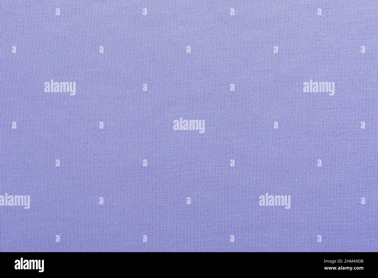 Violette Stoffmuschel aus Polyester mit aktivem Gewebe. Farbtrend des Jahres 2022. Stockfoto