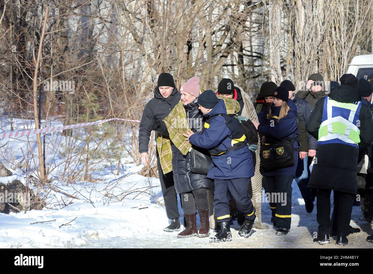 PRYPIAT, UKRAINE - 4. FEBRUAR 2022 - Taktische Übungen für Einheiten des ukrainischen Innenministeriums, um Interoperabilität zu üben und gleichzeitig eine Stadt, Stadt, zu verteidigen Stockfoto