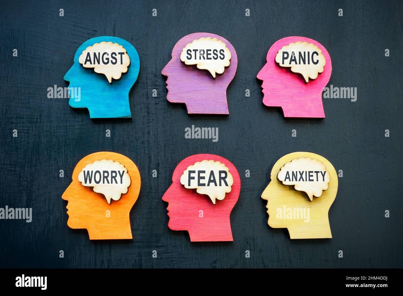 Menschliche Gehirne mit Worten Angst Sorge und Panik. Stress bei der Arbeit. Stockfoto