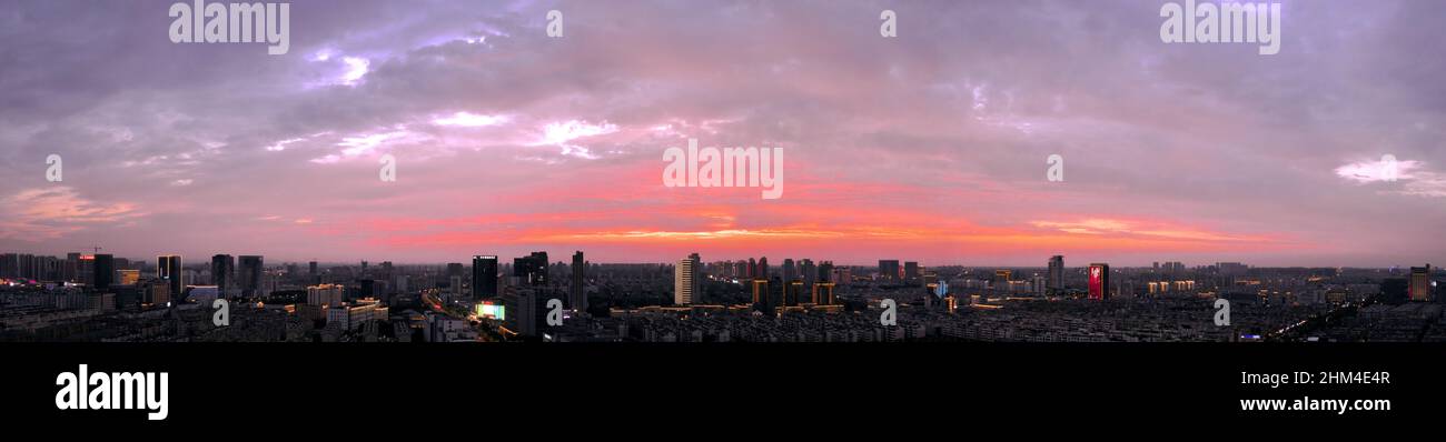 Herbst bis Sonnenuntergang in der Stadt Yang Stockfoto