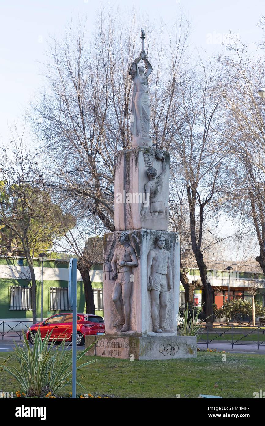 Nahaufnahme in vertikaler Ansicht des Sportdenkmals in der Stadt alcala de henares Stockfoto