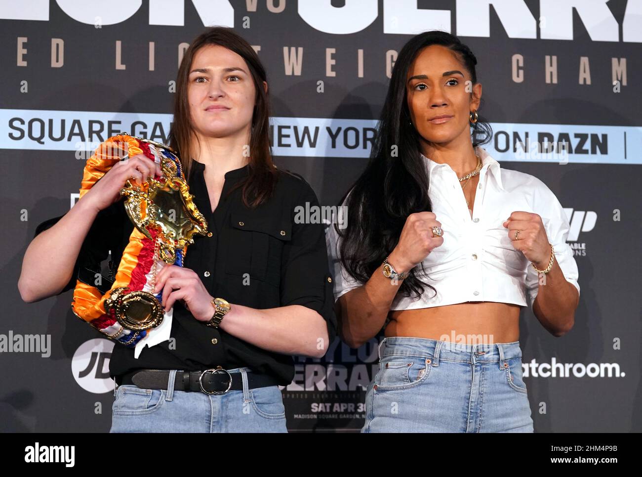 Katie Taylor (links) und Amanda Serrano während einer Pressekonferenz im Leadenhall Building, London. Bilddatum: Montag, 7. Februar 2022. Stockfoto