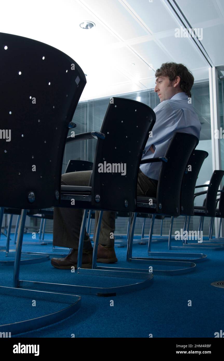 Nebenprofil eines sitzenden Geschäftsmannes, Credit:Photoshot Creative / Stuart Cox / Avalon Stockfoto