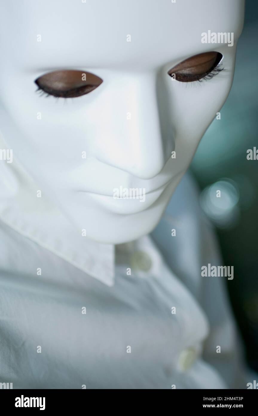 Nahaufnahme Einer Person, die eine Maske trägt, Credit:Photoshot Creative / Stuart Cox / Avalon Stockfoto