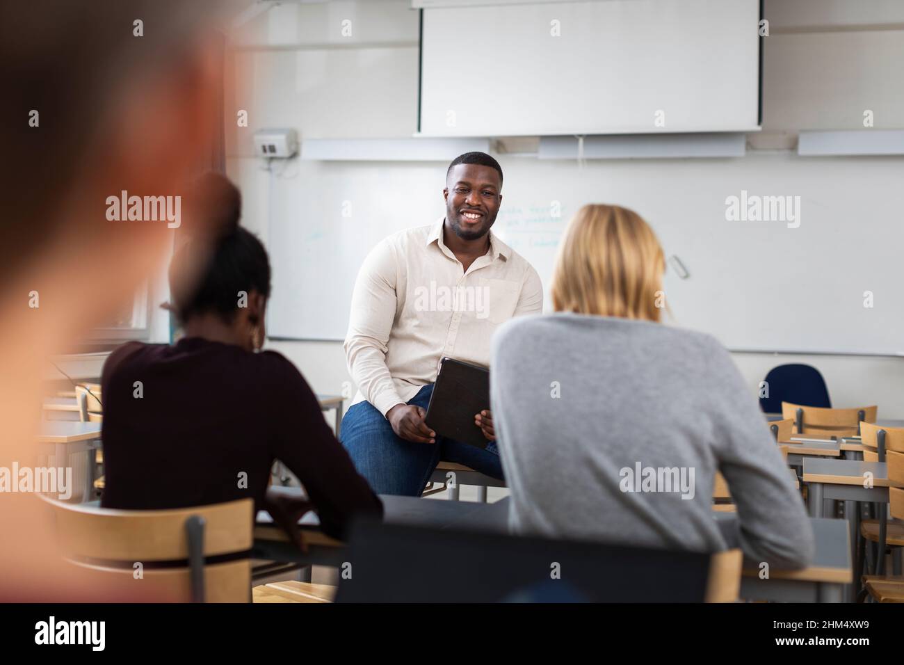 Lehrer im Klassenzimmer Stockfoto