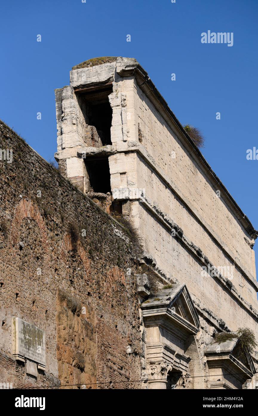 Rom. Italien. Porta Maggiore, erbaut 52 n. Chr. vom Kaiser Claudius, Detail zeigt die beiden Aquädukte (Aqua Claudia und Anio Novus), die in Betrieb sind Stockfoto