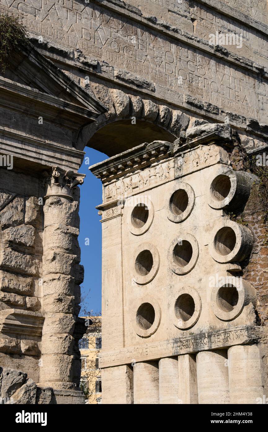 Rom. Italien. Grabmal von Eurysaces dem Bäcker (sepolcro di Eurisace), ca. 50–20 v. Chr., etwas außerhalb der Porta Maggiore gelegen. Stockfoto