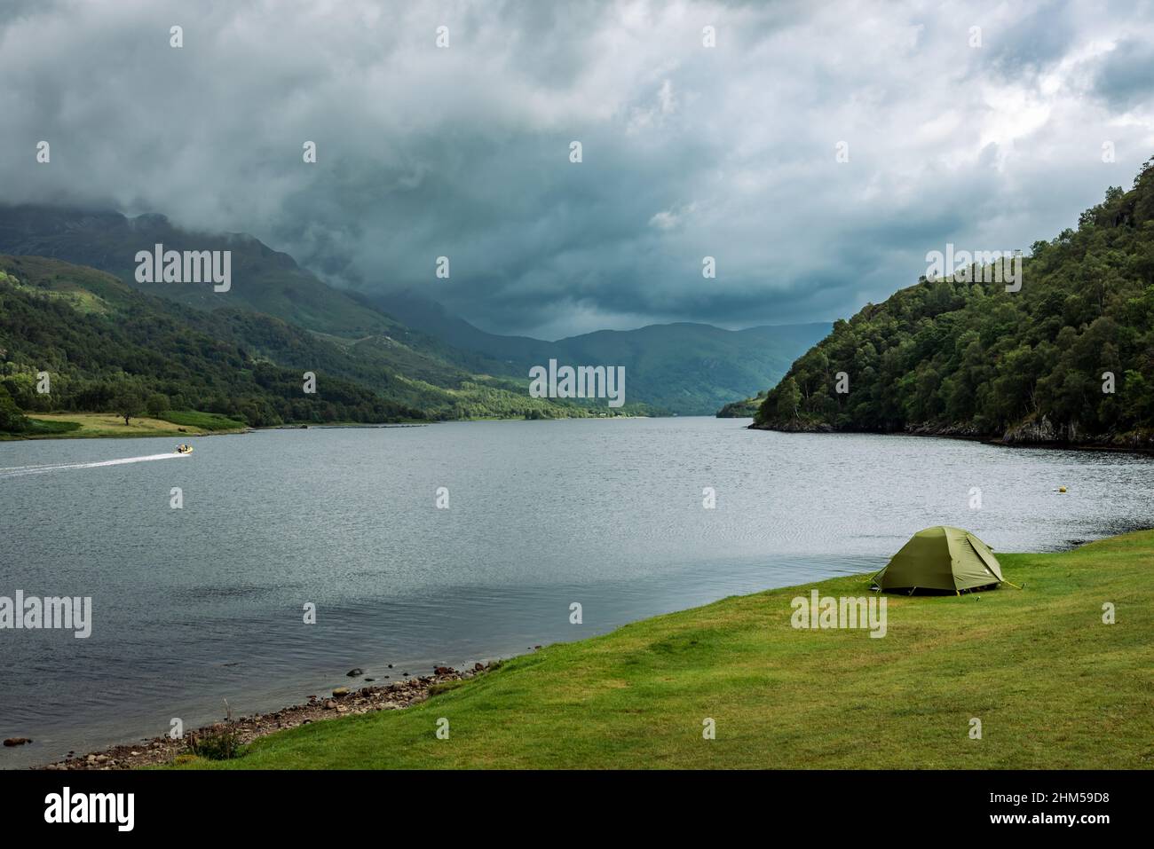 Camping-Zelt auf der Seeseite Stockfoto