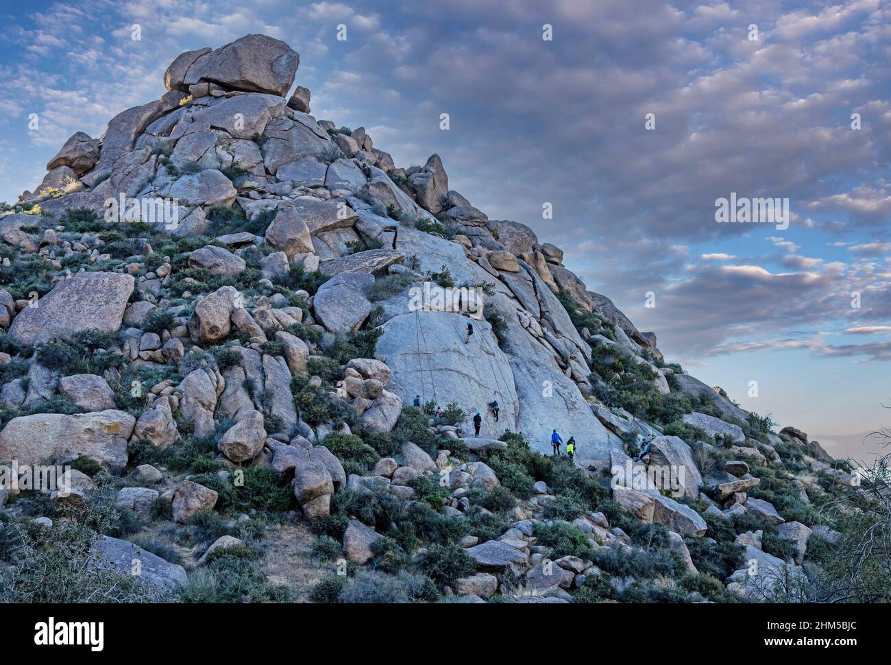 Menschen Klettern in den McDowell Mountains von Arizona Stockfoto