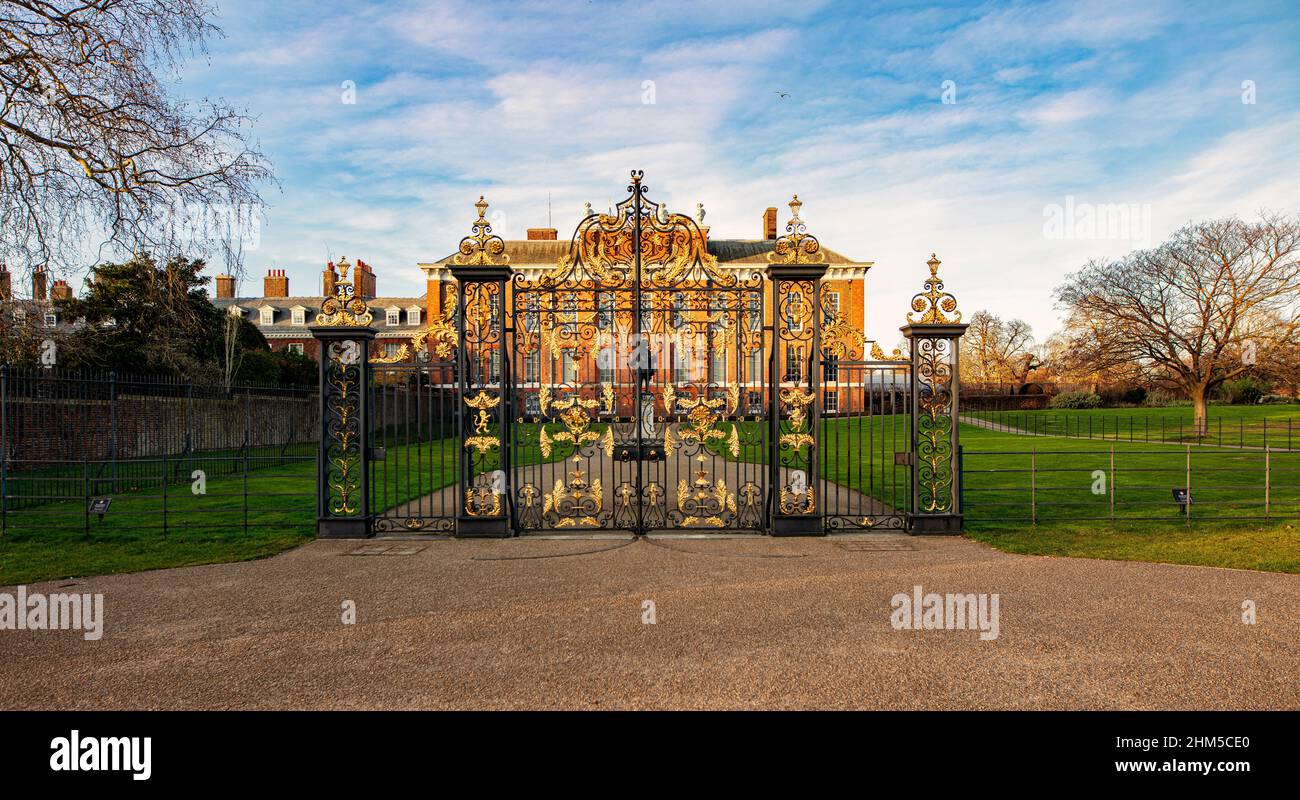 Kensington Palace, eine königliche Residenz in Kensington Gardens, London; offizielle Residenz des Herzogs von Cambridge und Mitglieder der königlichen Familie Stockfoto