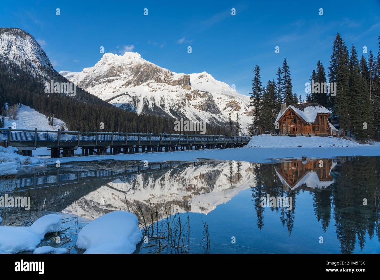 Emerald Lake und Michael Peak im Yoho National Park, British Columbia, Kanada. Stockfoto