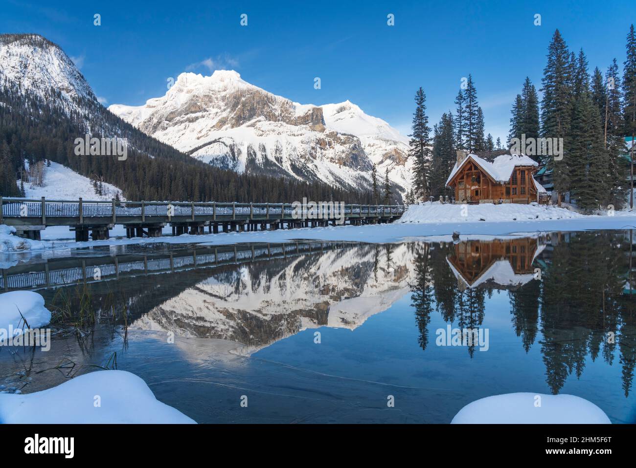 Emerald Lake und Michael Peak im Yoho National Park, British Columbia, Kanada. Stockfoto