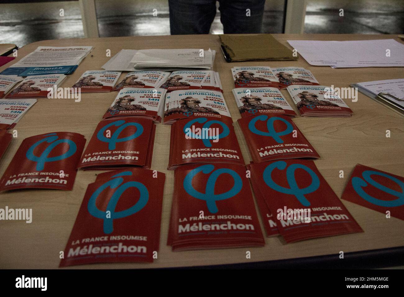 Bewegung Kampagne Zubehör Frankreich Insoumise. Die Leckereien des Wahlkampfes JLM 2017 von Jean-Luc Mélenchon, Kandidat bei den Präsidentschaftswahlen. Frankreich. Stockfoto