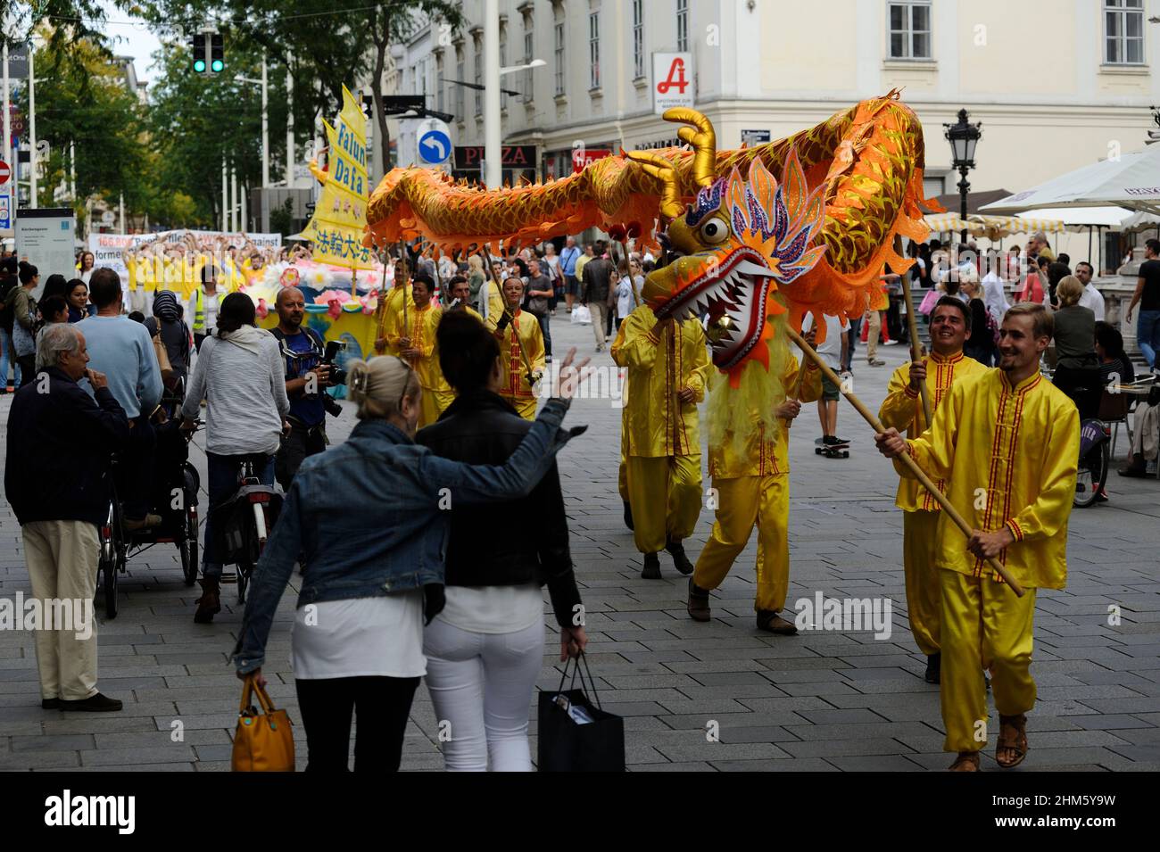 Wien, Österreich. 01.Mai 2011. Falun Dafa Demonstration in Wien Stockfoto